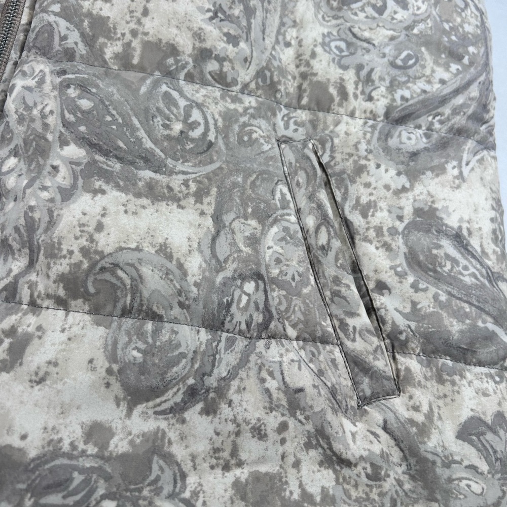 Isaac Mizrahi Live SoHo Paisley Puffer Vest Taupe Cream Outdoor Buttery Soft L - Picture 2 of 6